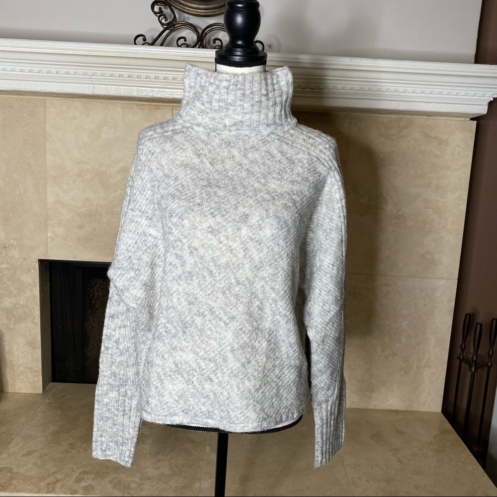 NWT MAX STUDIO Grey sweater size XS